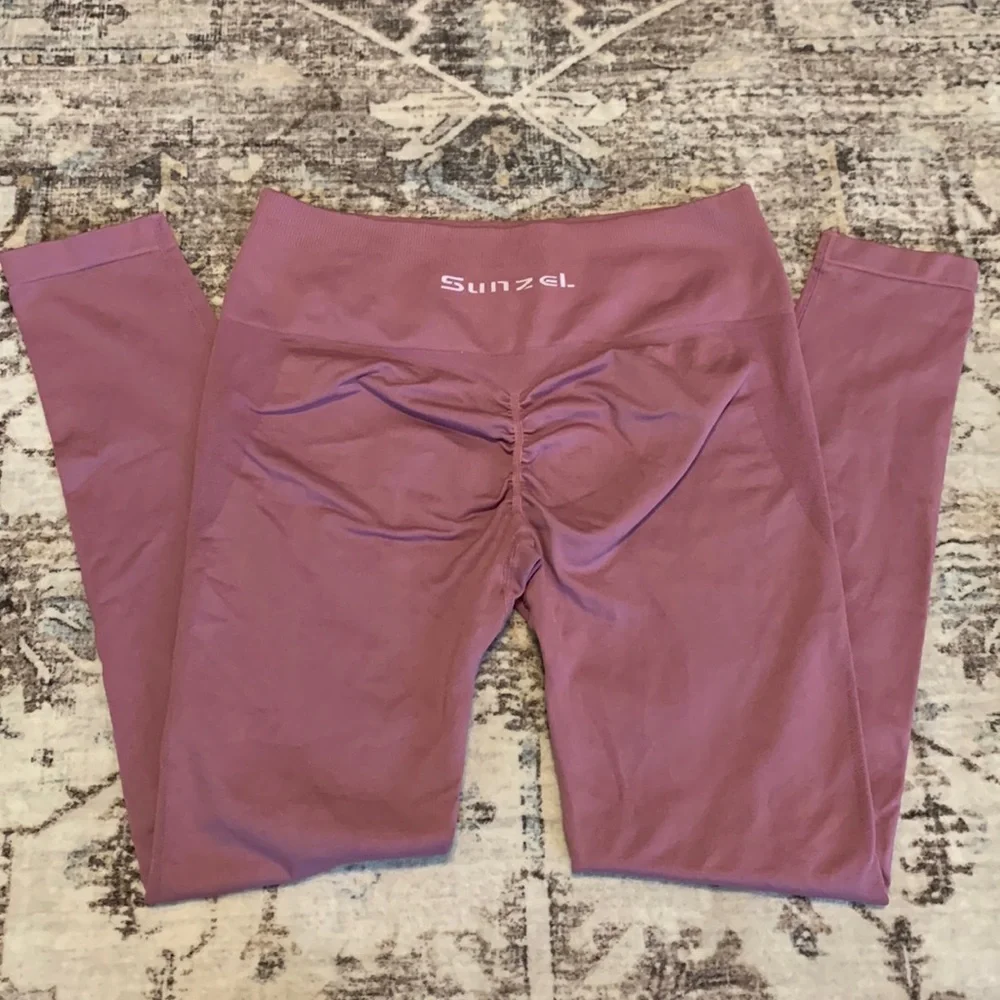 Sunzel high waisted leggings size medium Color Bordeaux - Picture 2 of 4